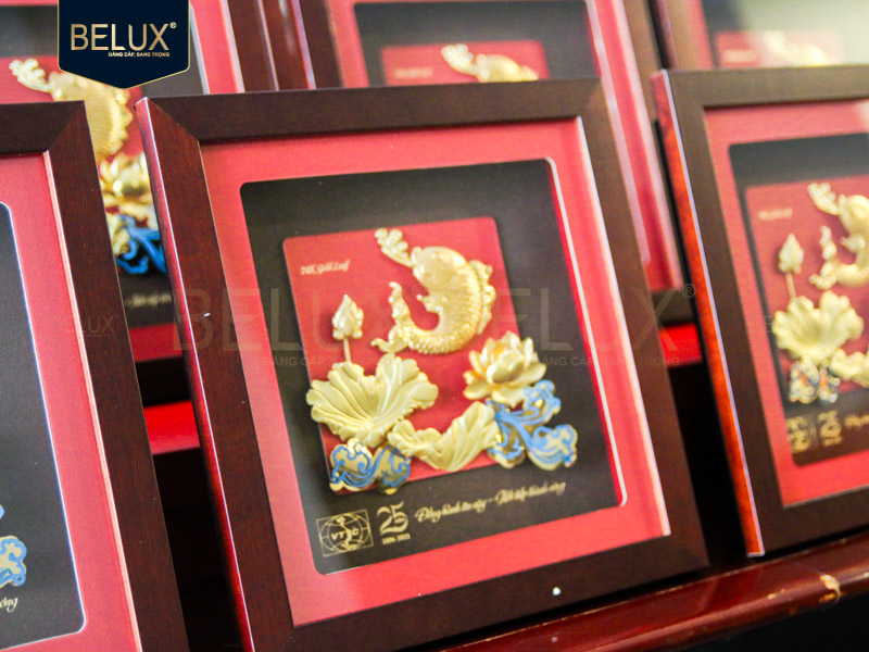 Lô 300 tranh cá chép hóa rồng dát vàng 24k 24x24cm VTTC thiết kế theo yêu cầu